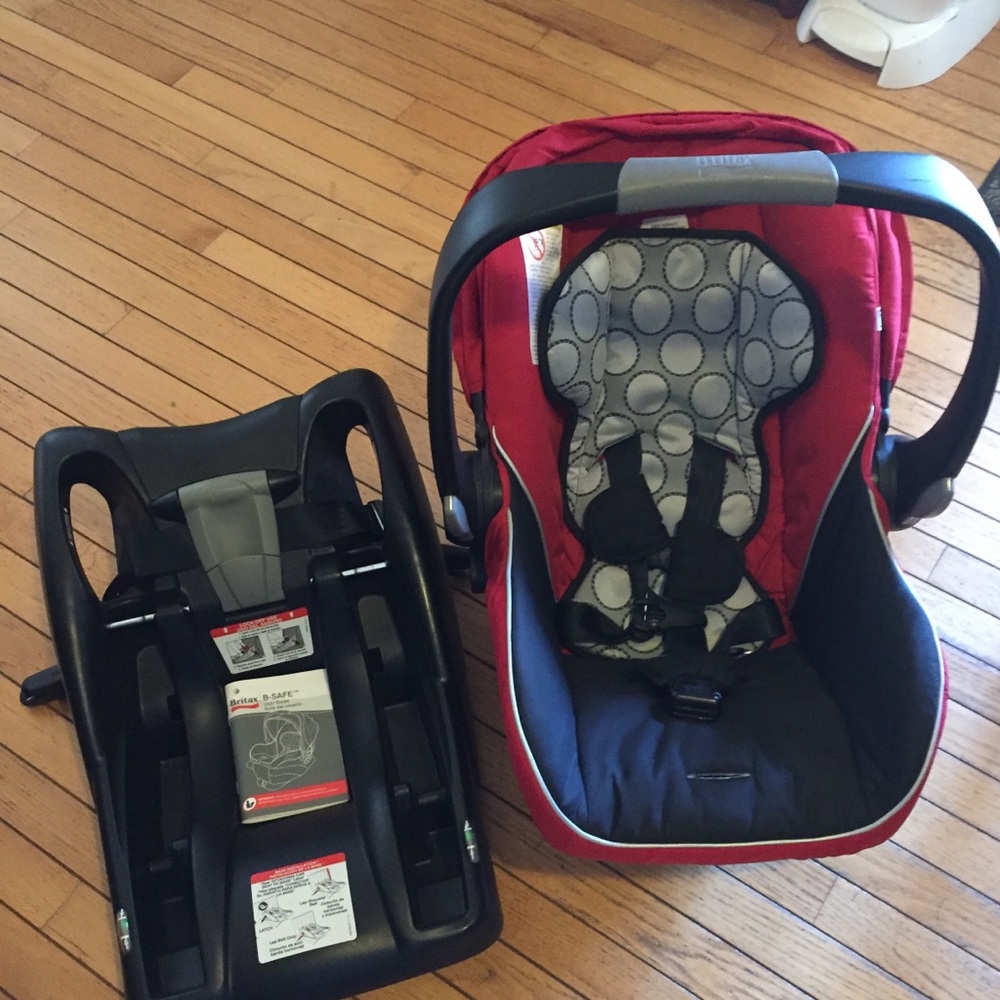 Britax B-Safe Infant car seat with carrier